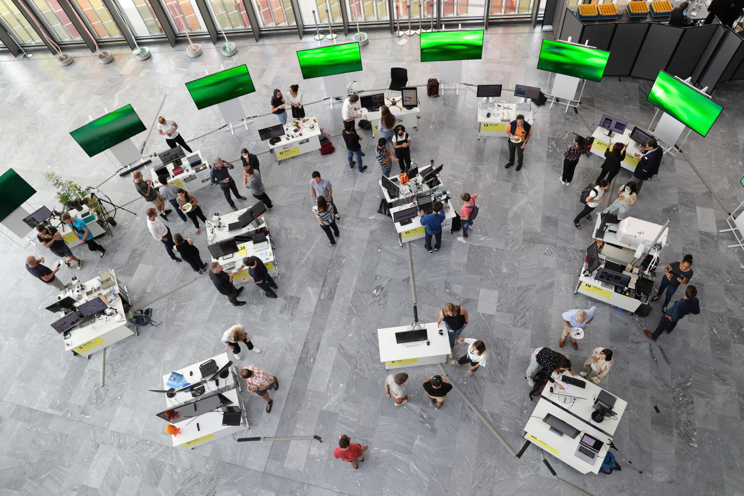 Enac 20 years celebration at EPFL - Installation and Signage, 36 synchronised screens