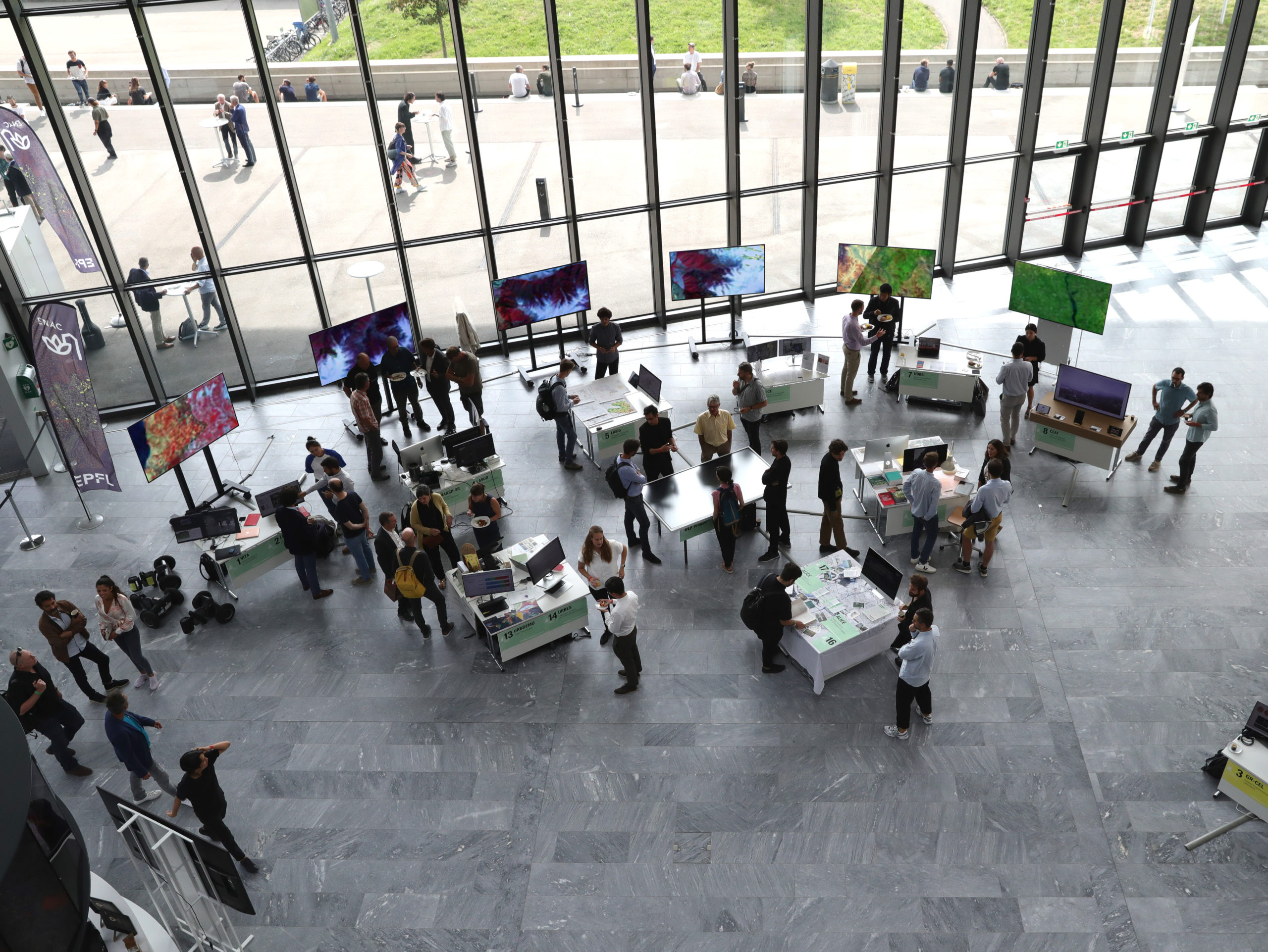 Enac 20 years celebration at EPFL - Installation and Signage, 36 synchronised screens